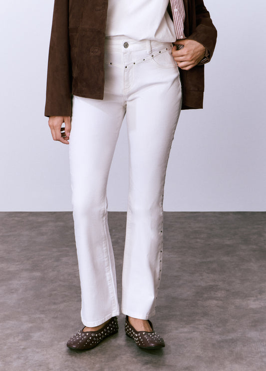 Jeans flare cropped tachas