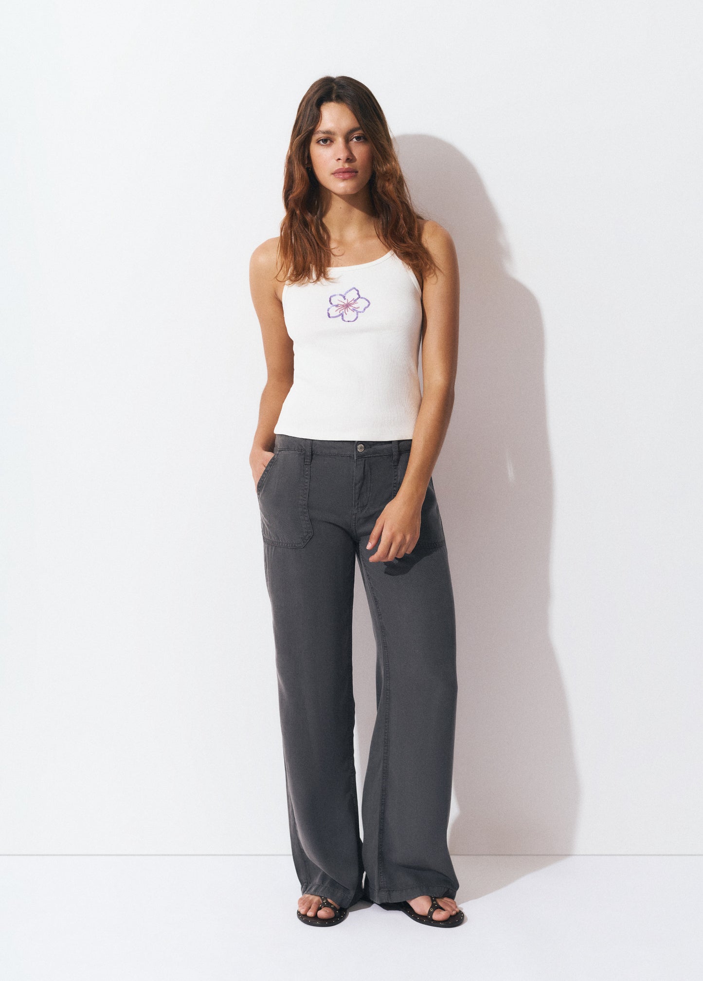 Pantalon bolsillo parche fluido
