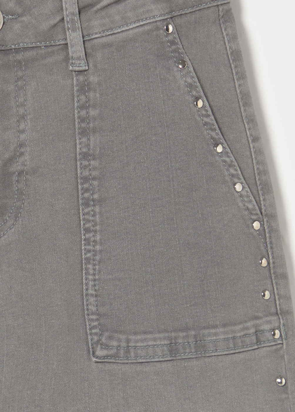 Jeans culotte tachas
