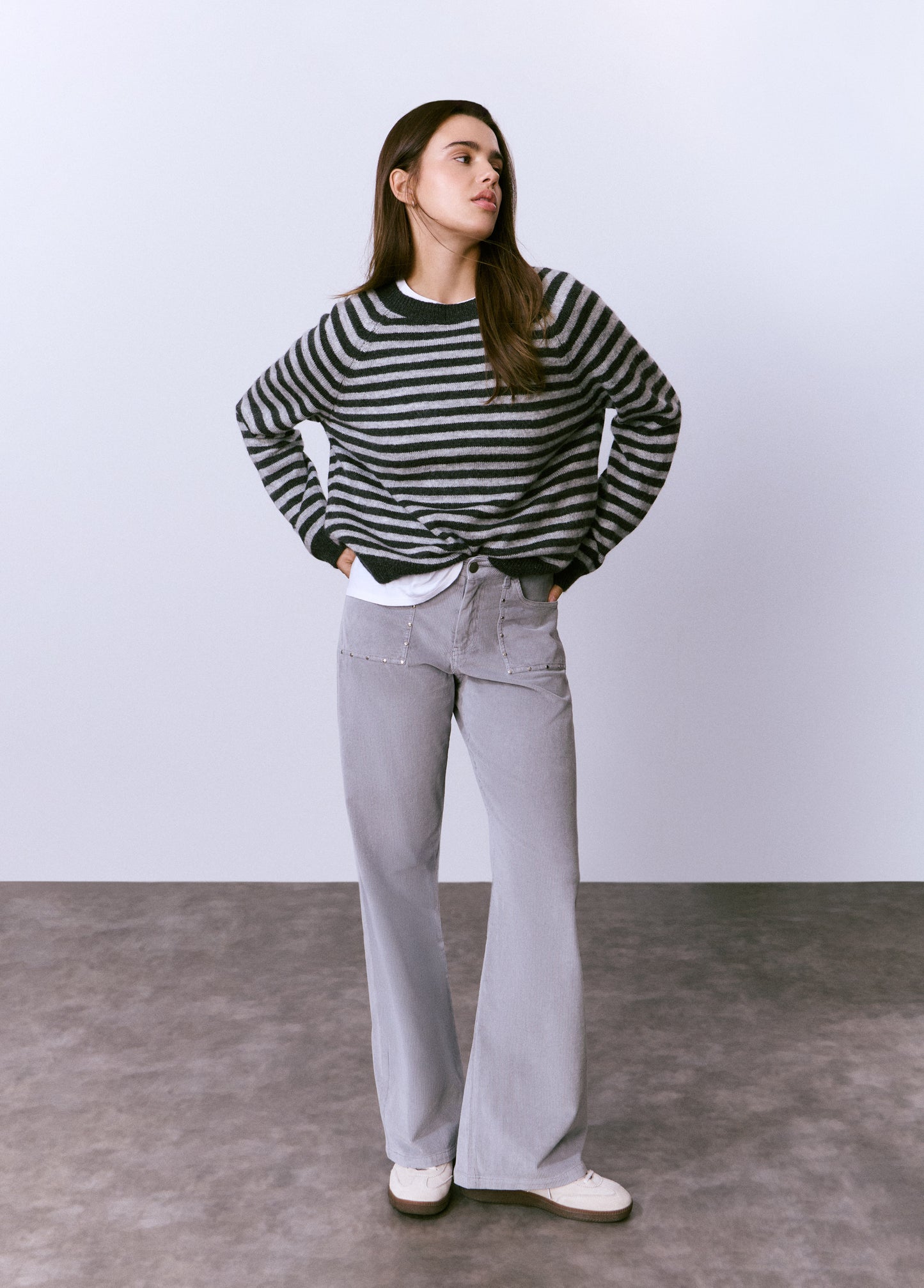 Pantalón pana culotte tachas