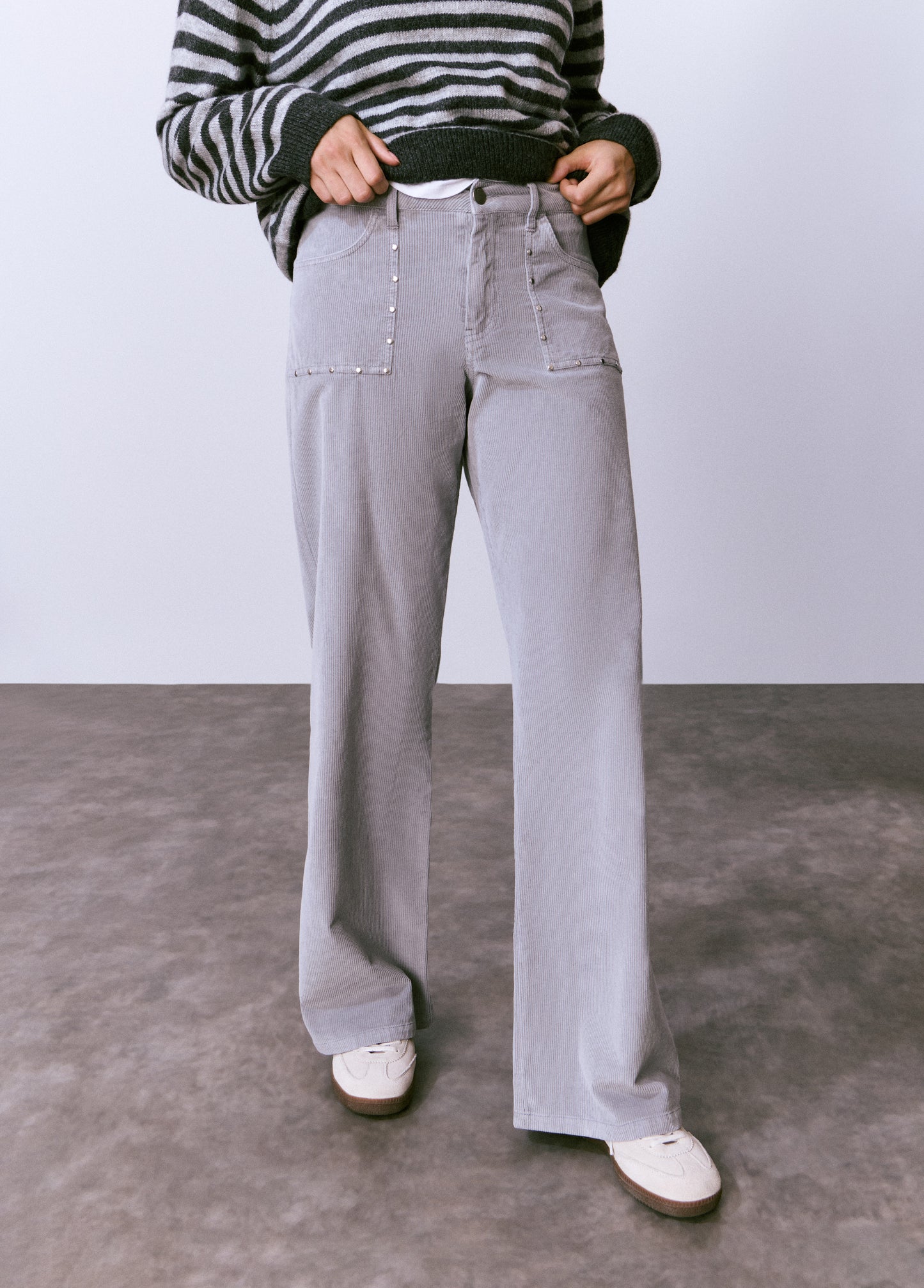 Pantalón pana culotte tachas