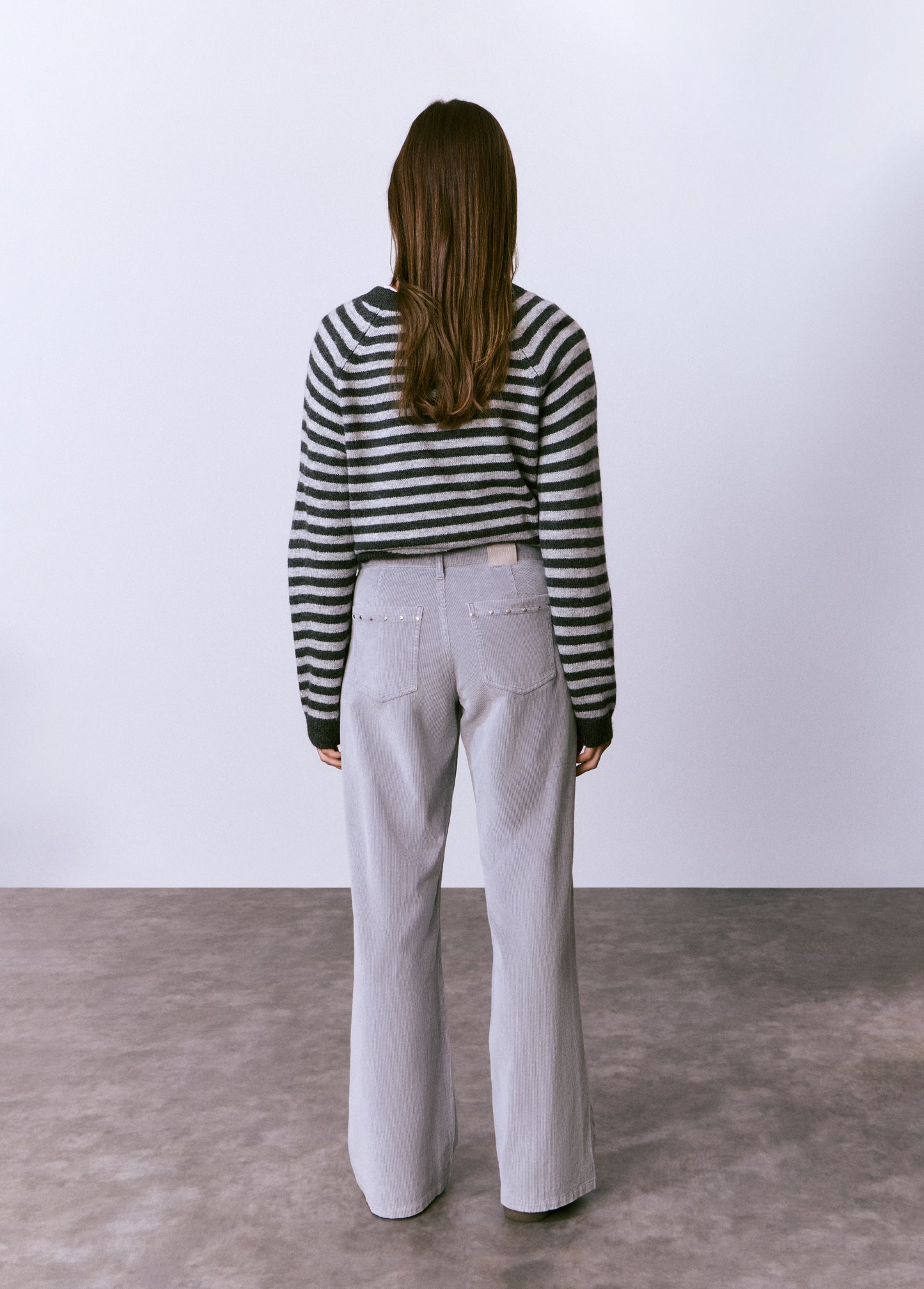 Pantalón pana culotte tachas