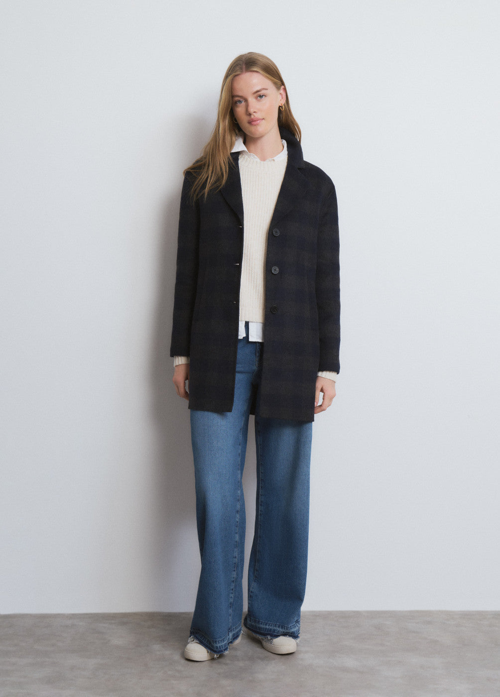 Abrigo largo medio cuadros