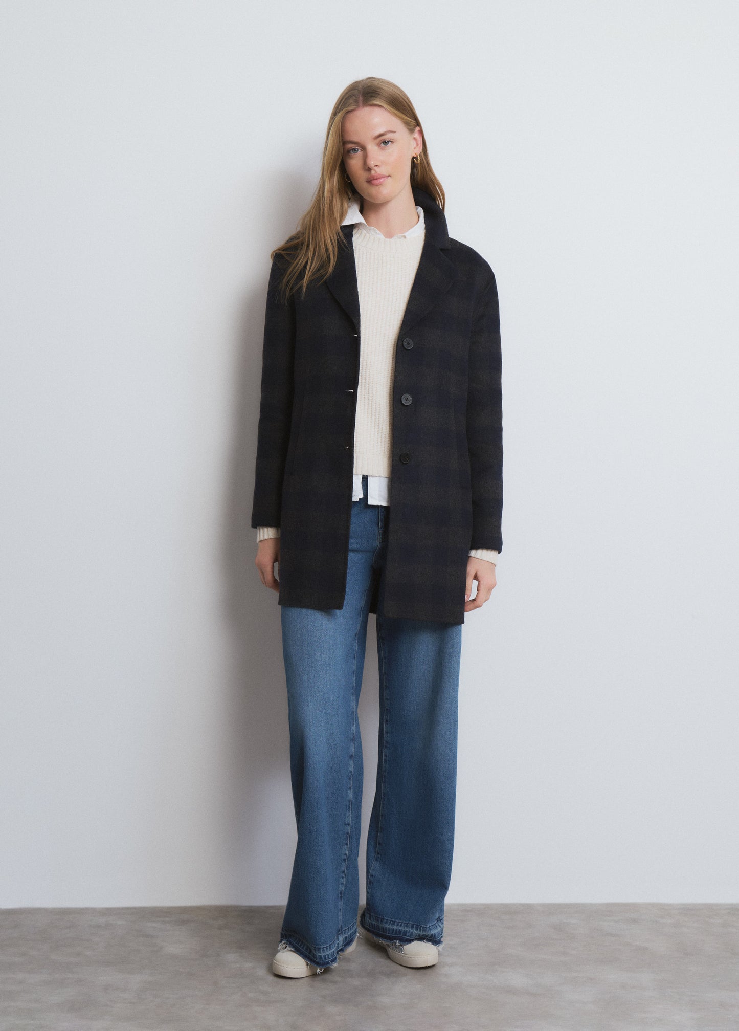 Abrigo largo medio cuadros