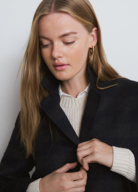 Abrigo largo medio cuadros