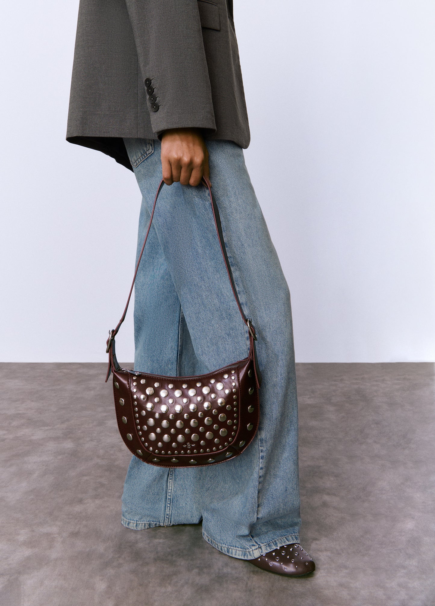 Bolso bandolera tachas