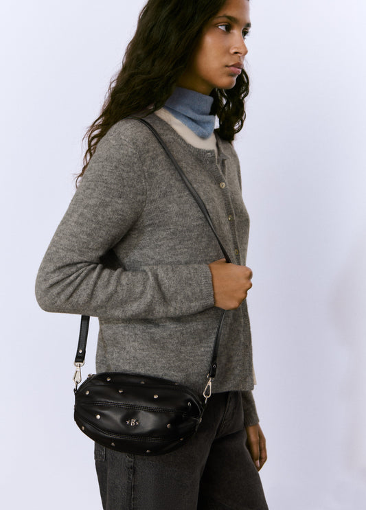 Bolso ovalado tachas