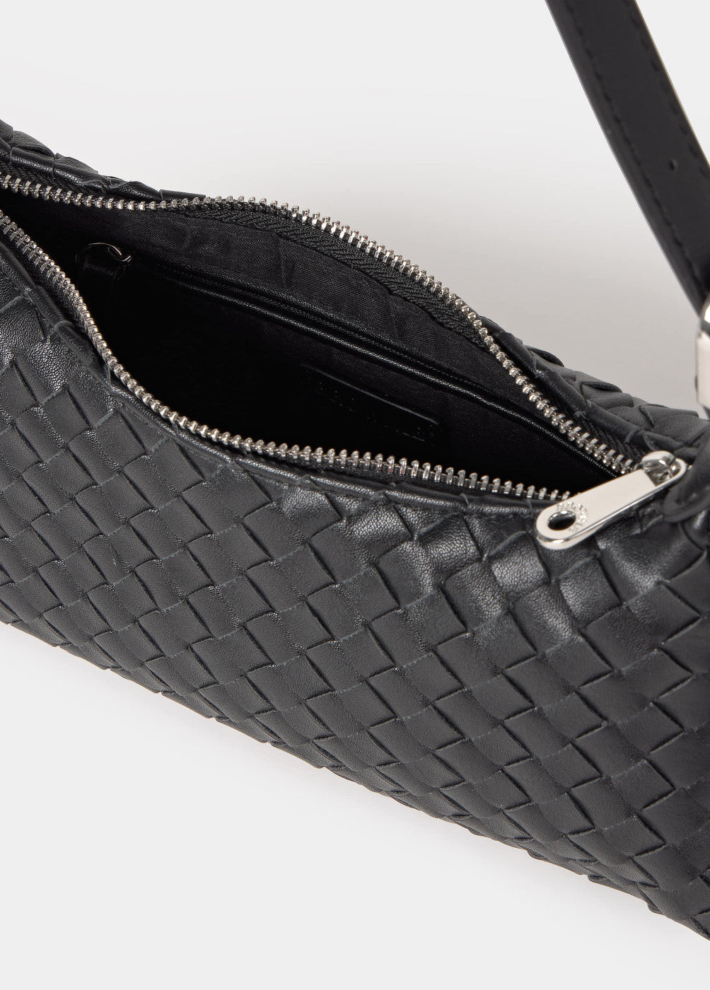 Bolso baguette trenzado