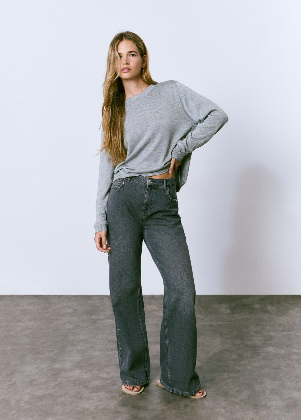 Jeans relaxed tachas lateral