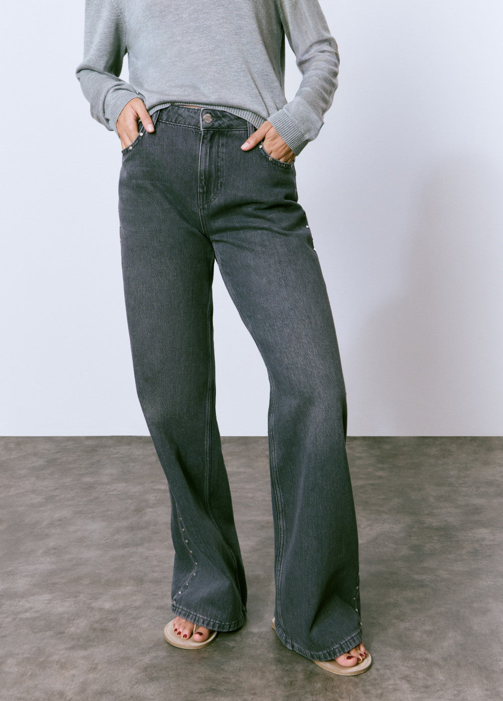 Jeans relaxed tachas lateral