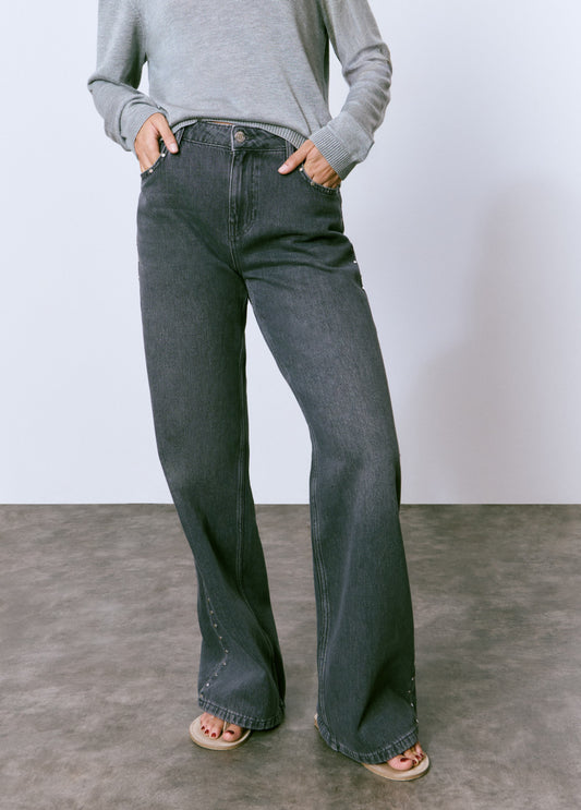 Jeans relaxed tachas lateral