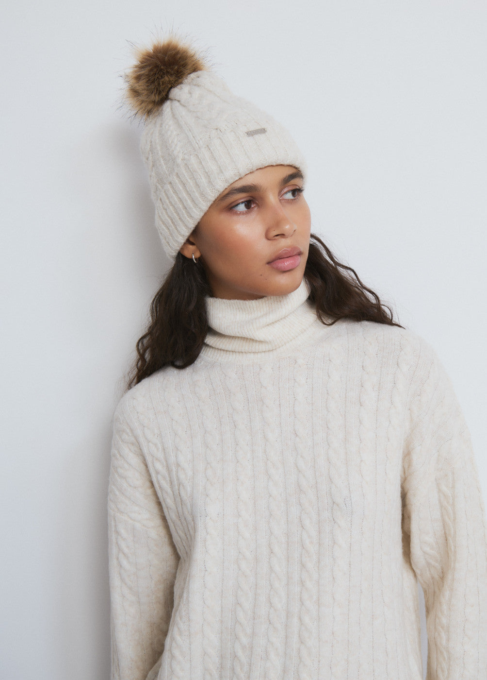 Gorro trenza bola pelo