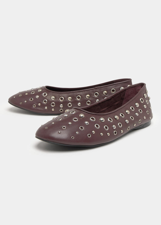 Bailarina eyelets y tachas cuero