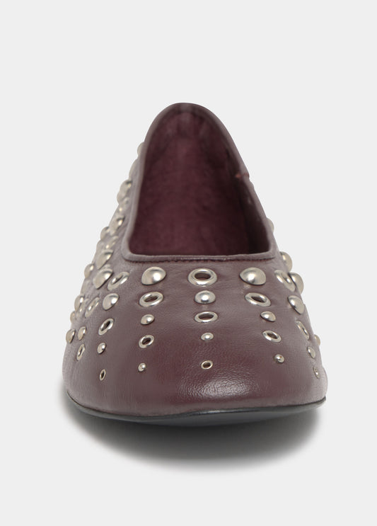 Bailarina eyelets y tachas cuero