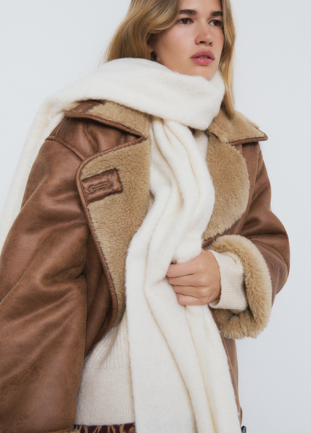 Bufanda gruesa lisa con flecos