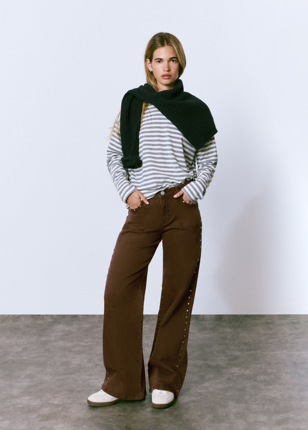 Pantalón culotte tachas