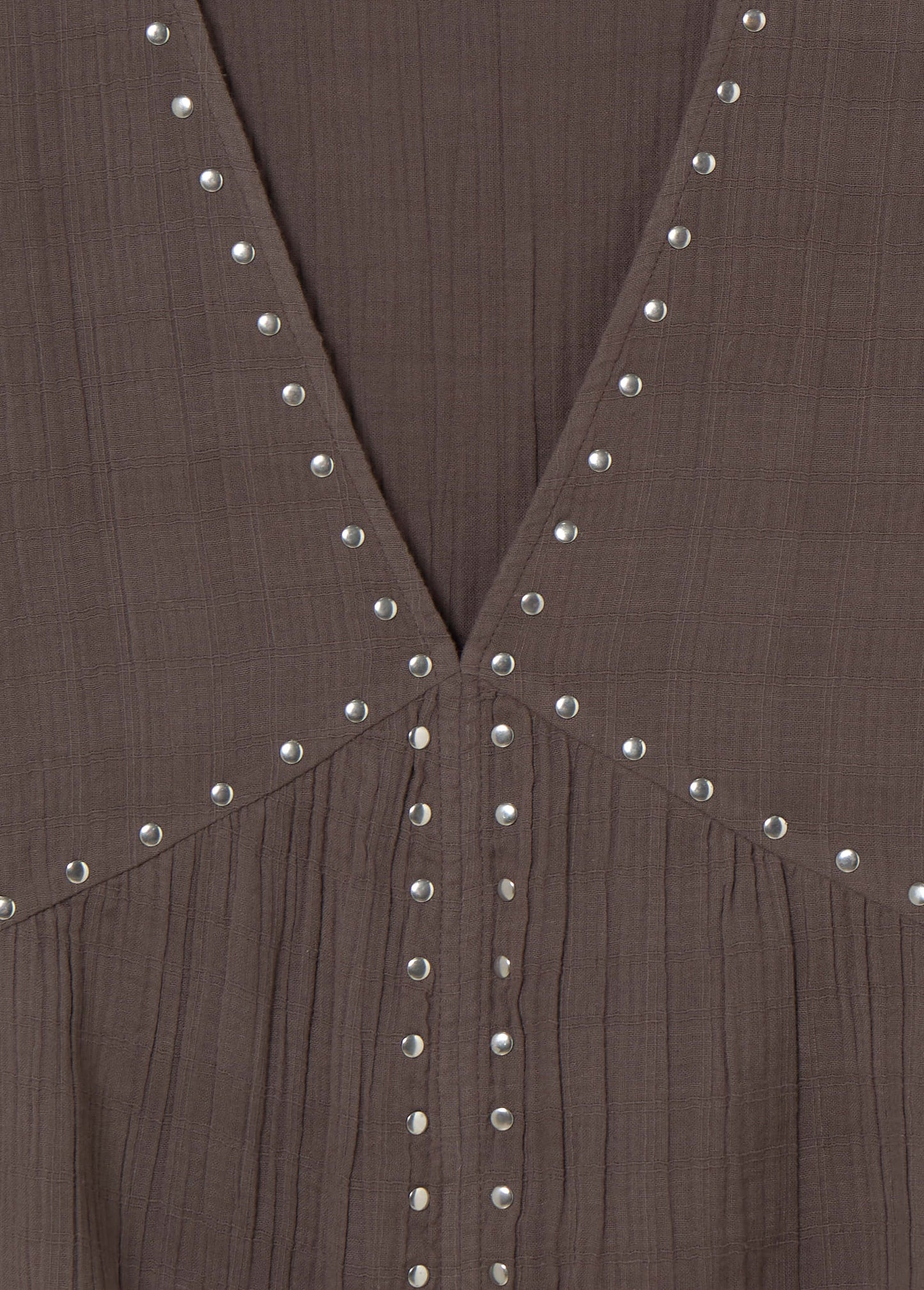 Blusa pico tachas manga larga