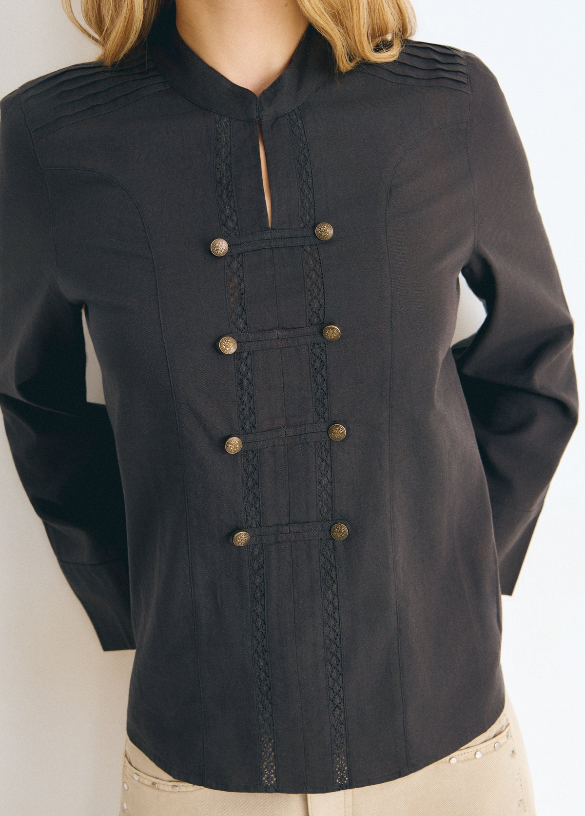 Blusa botones tipo napoleón