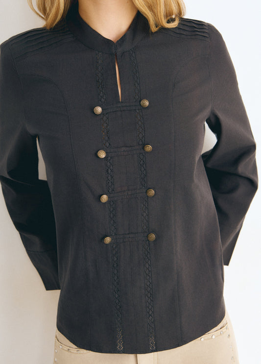 Blusa botones tipo napoleón