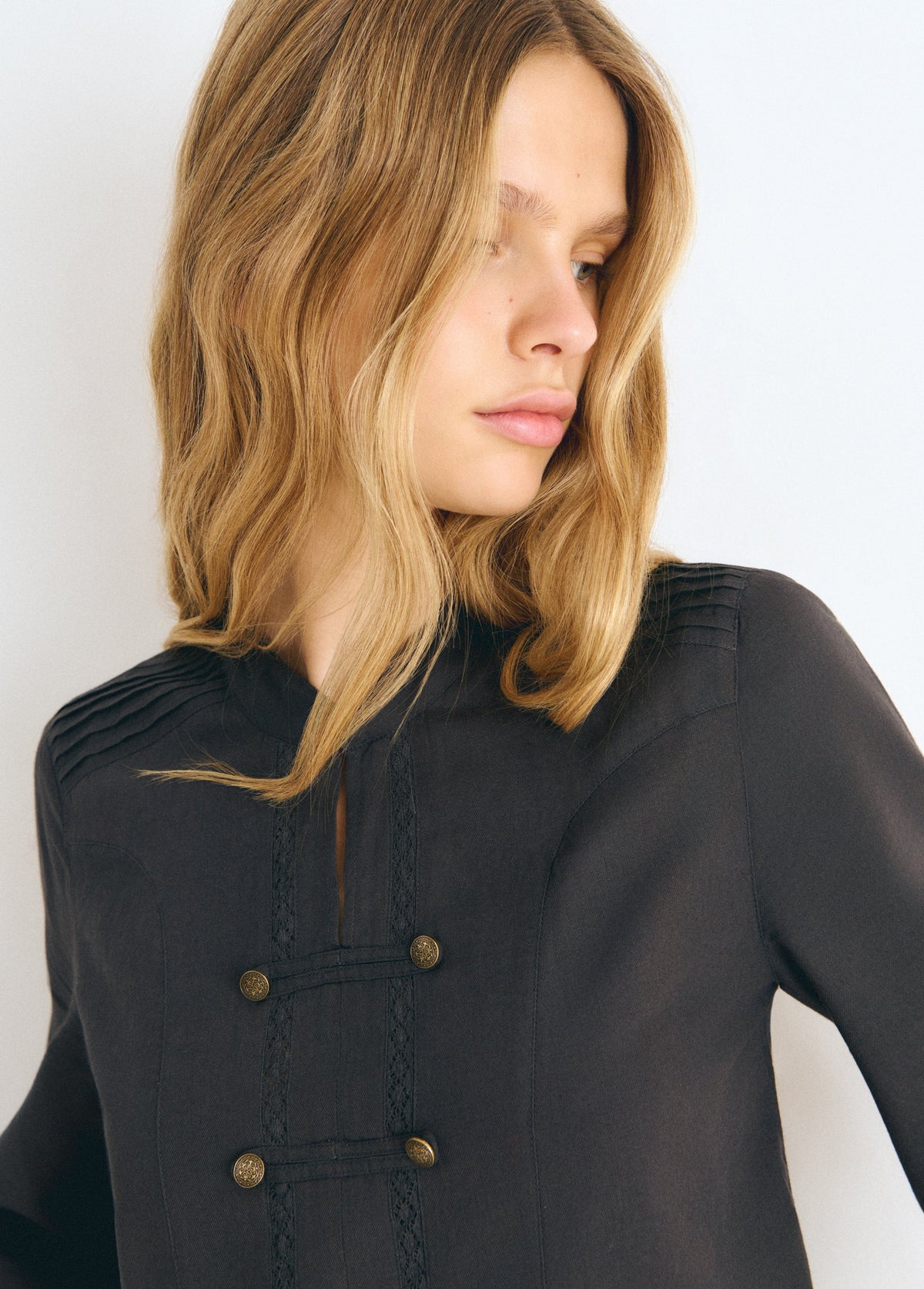 Blusa botones tipo napoleón
