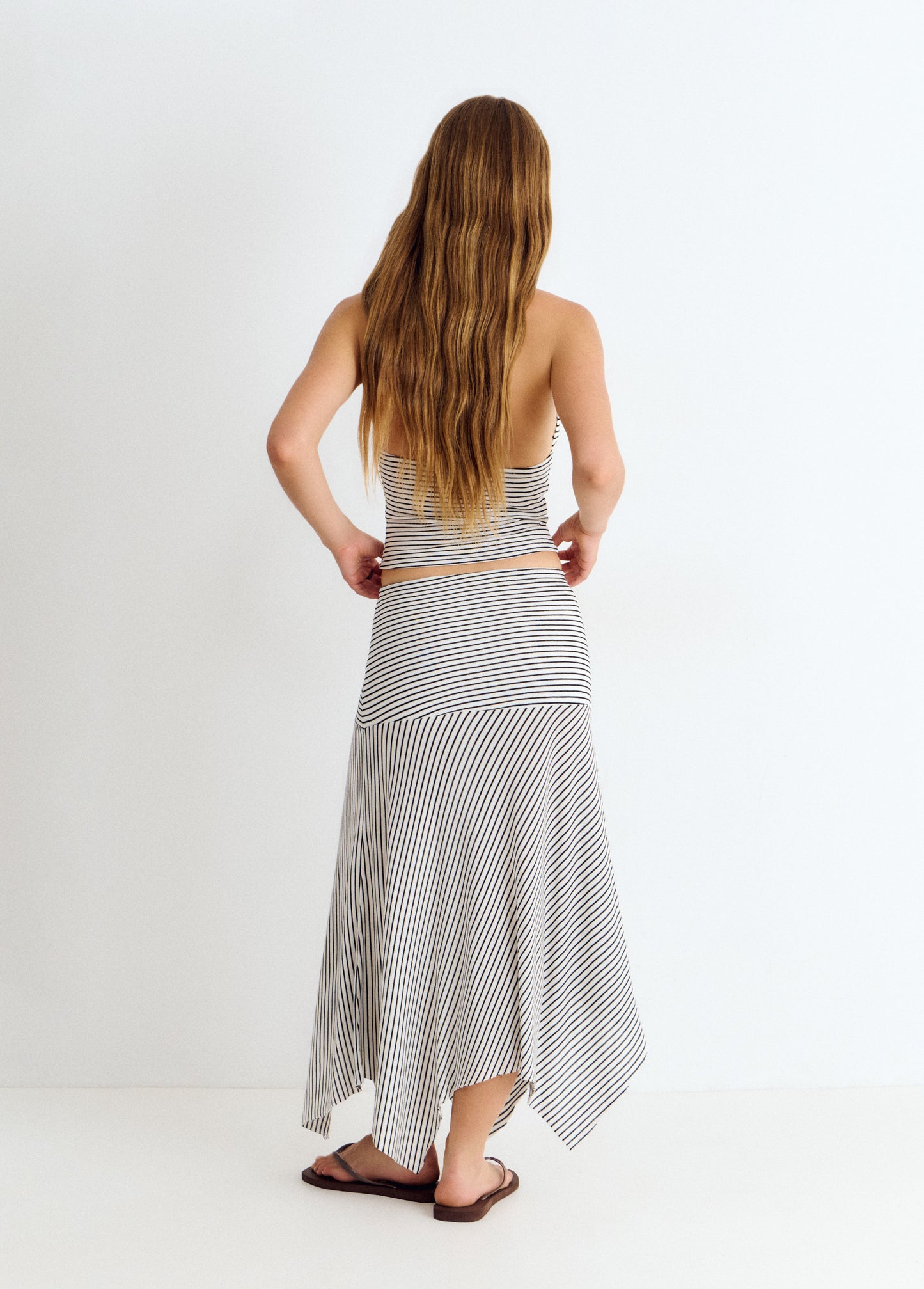 Falda midi raya tejida