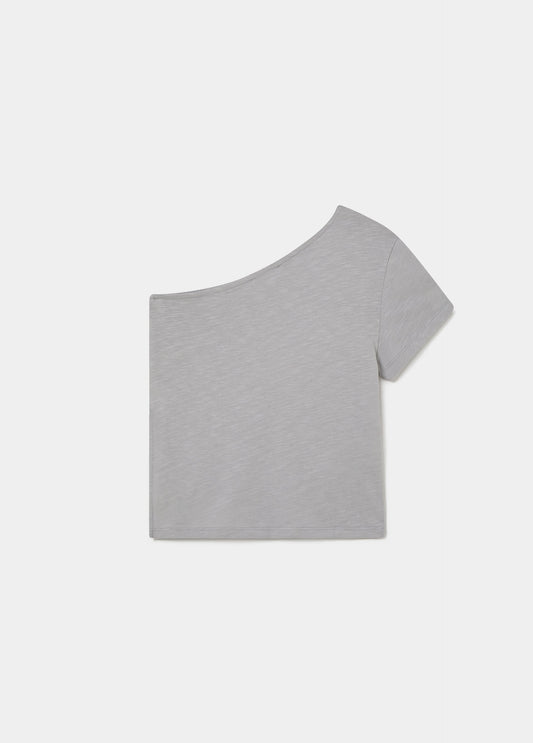 Camiseta asimetrica flor tacha