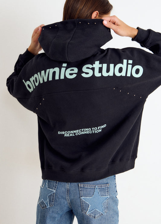 Sudadera capucha tachas