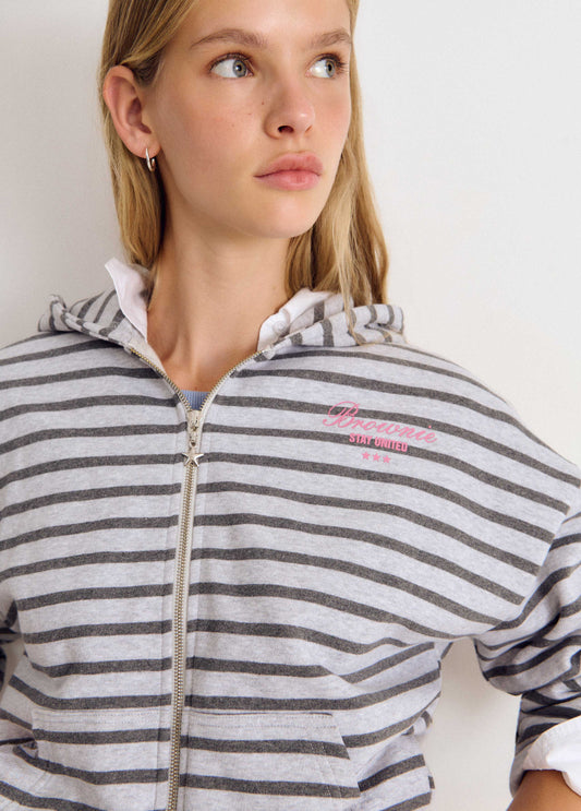 Sudadera cremallera raya y bordado
