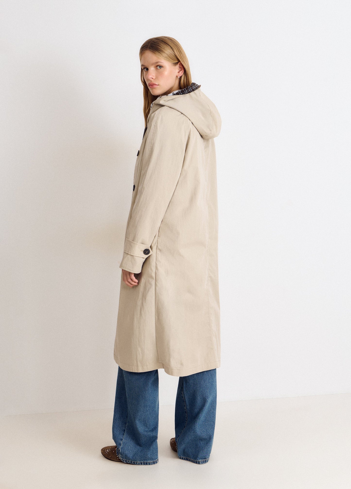 Gabardina larga capucha