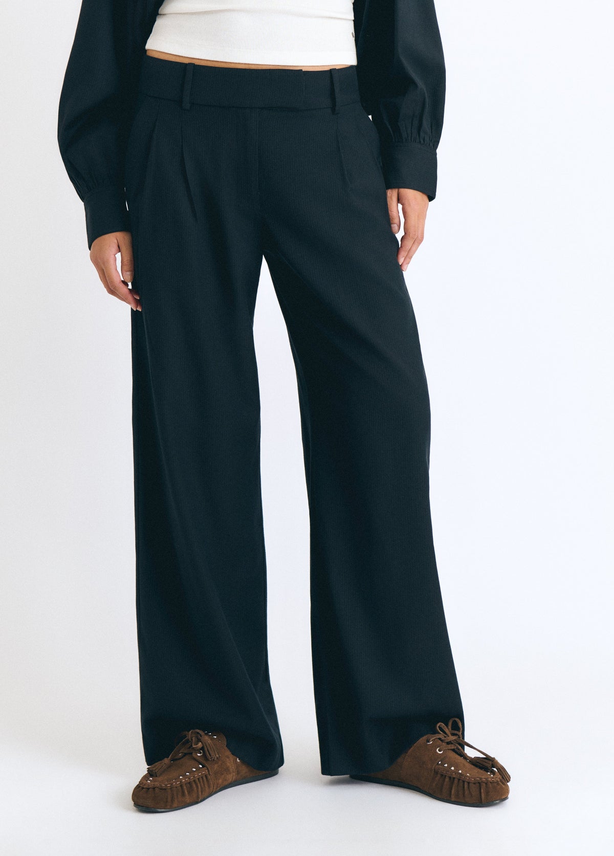 Pantalón pinzas falso liso