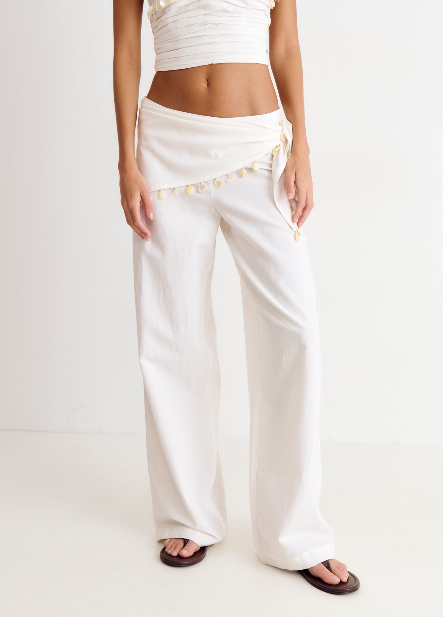 Pantalón pareo detalle concha