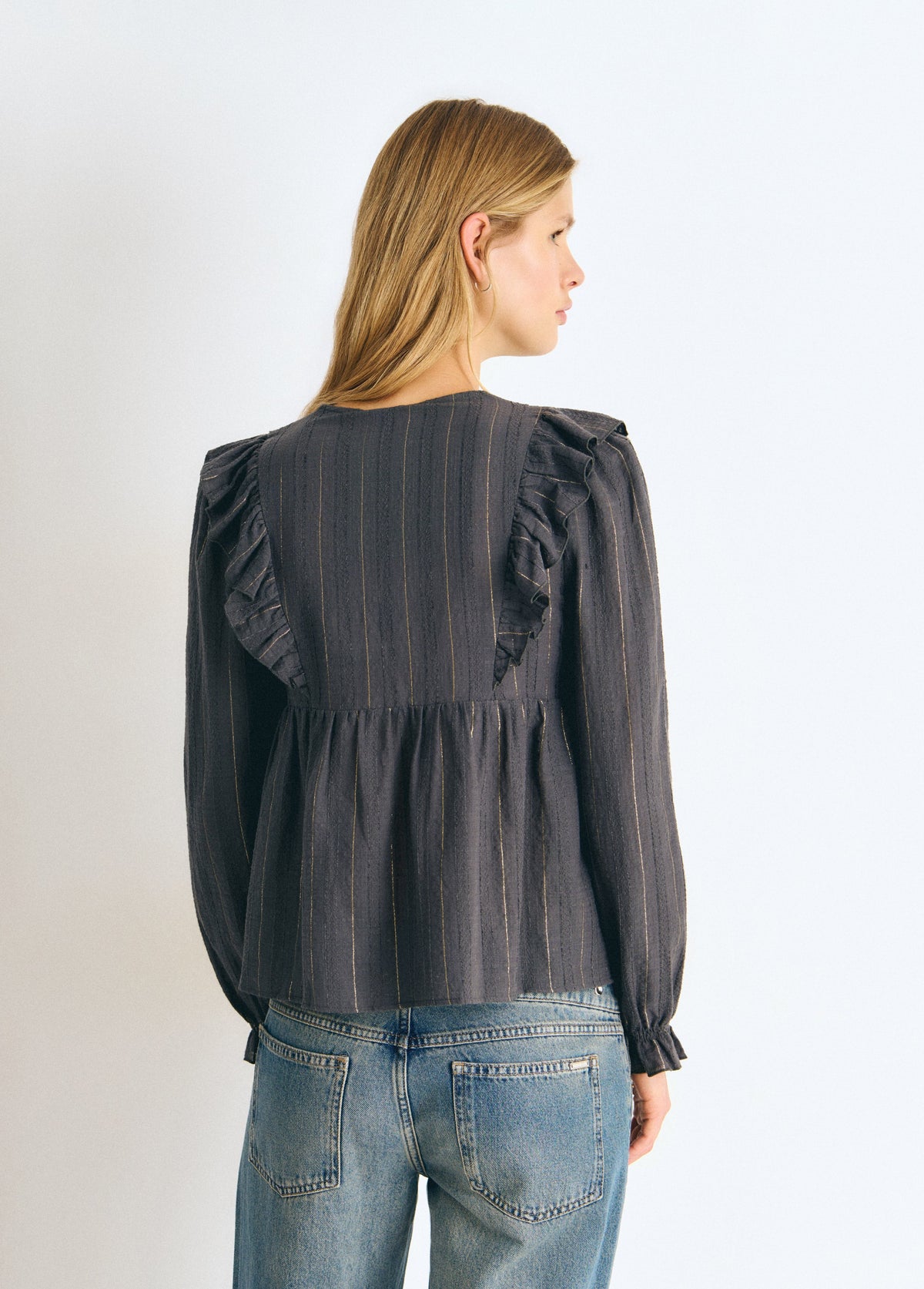Blusa detalle volantes raya lurex