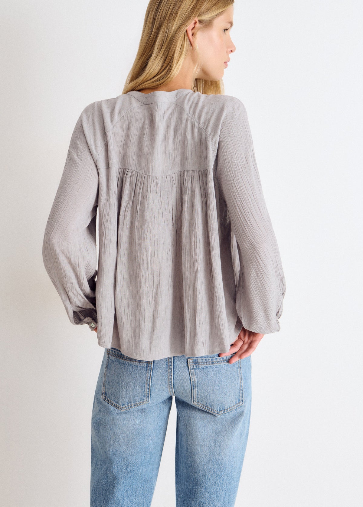 Blusa jaretas encaje manga larga