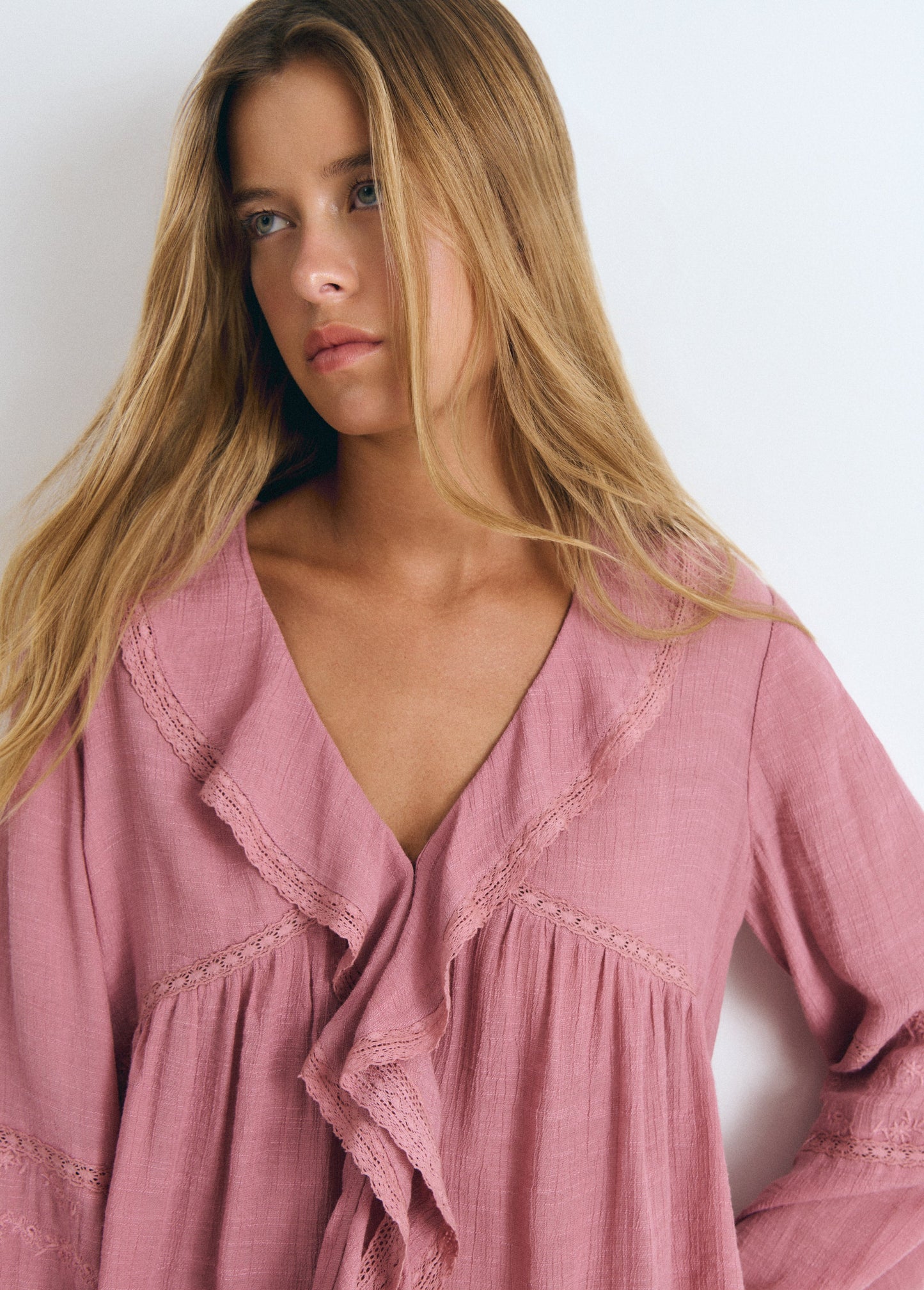 Blusa volantes manga bordada