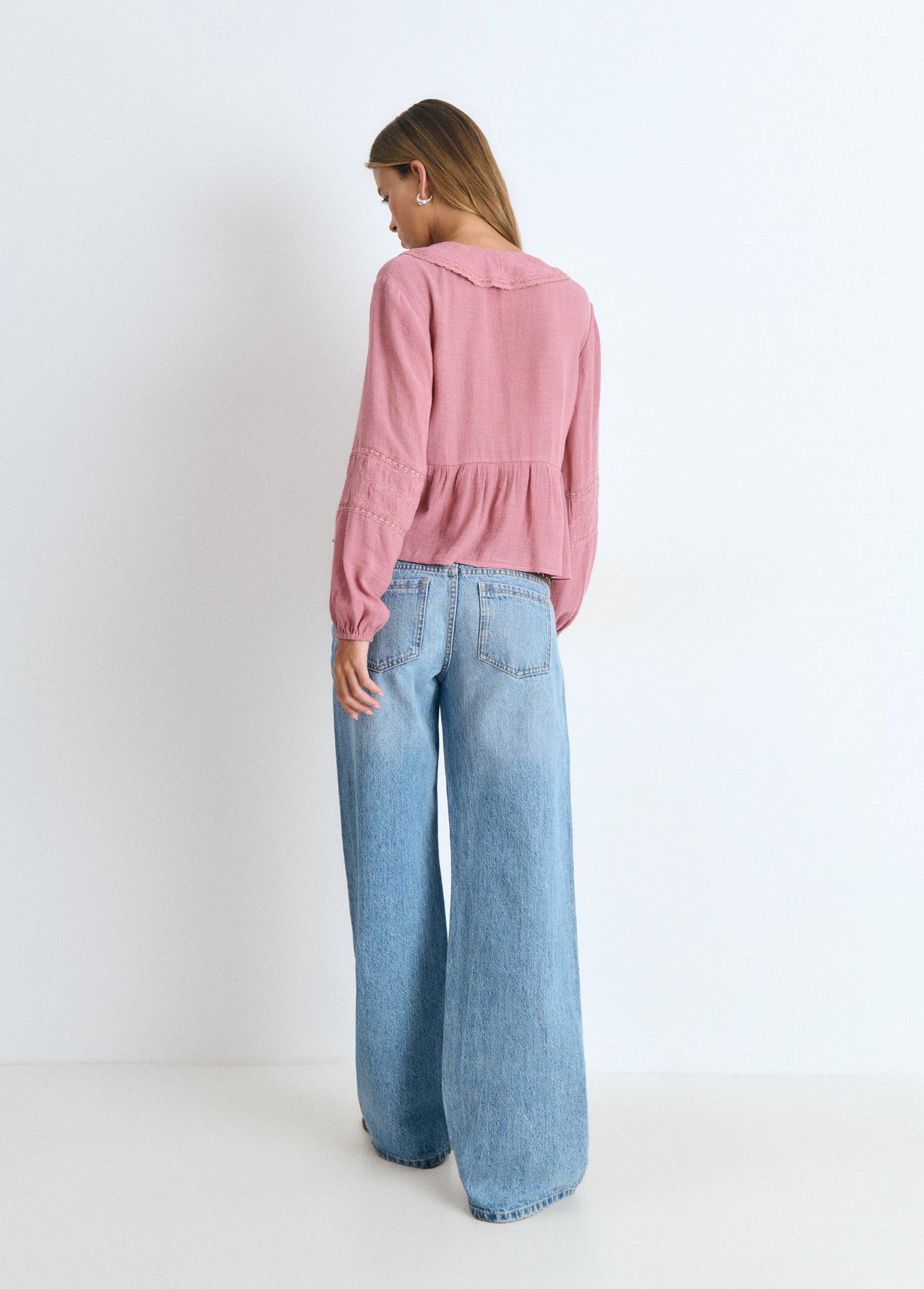 Blusa volantes manga bordada