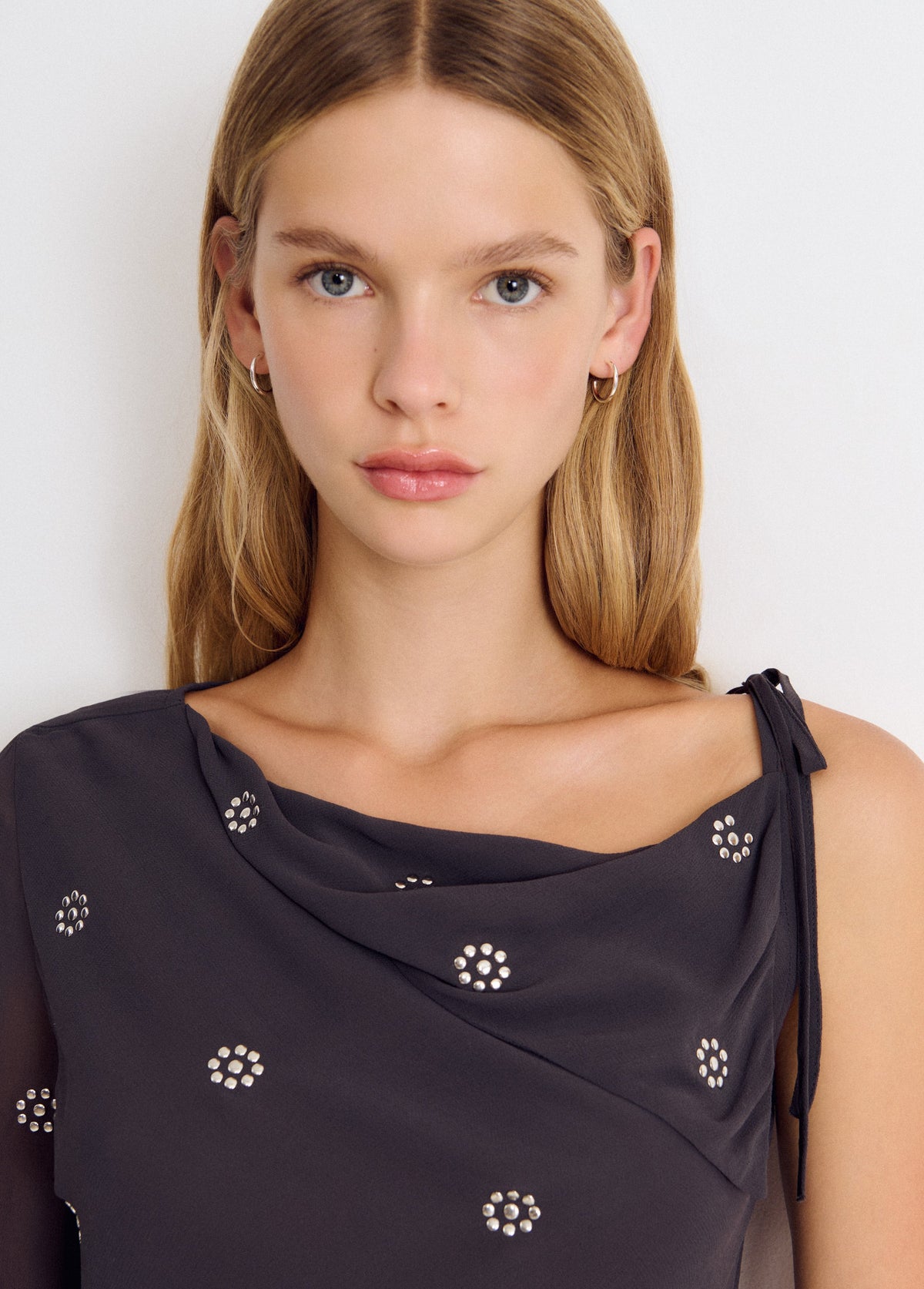 Blusa solapa tachas