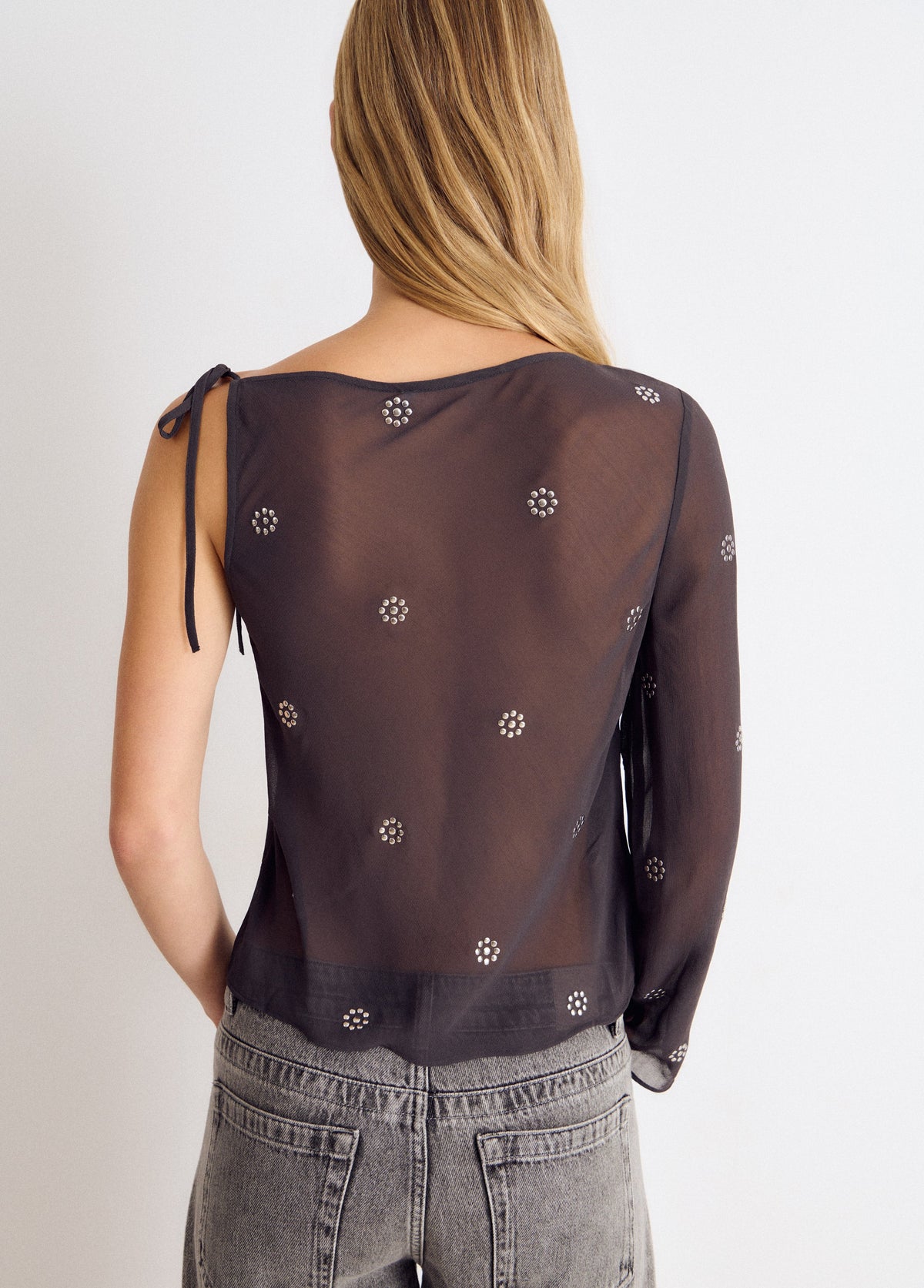 Blusa solapa tachas