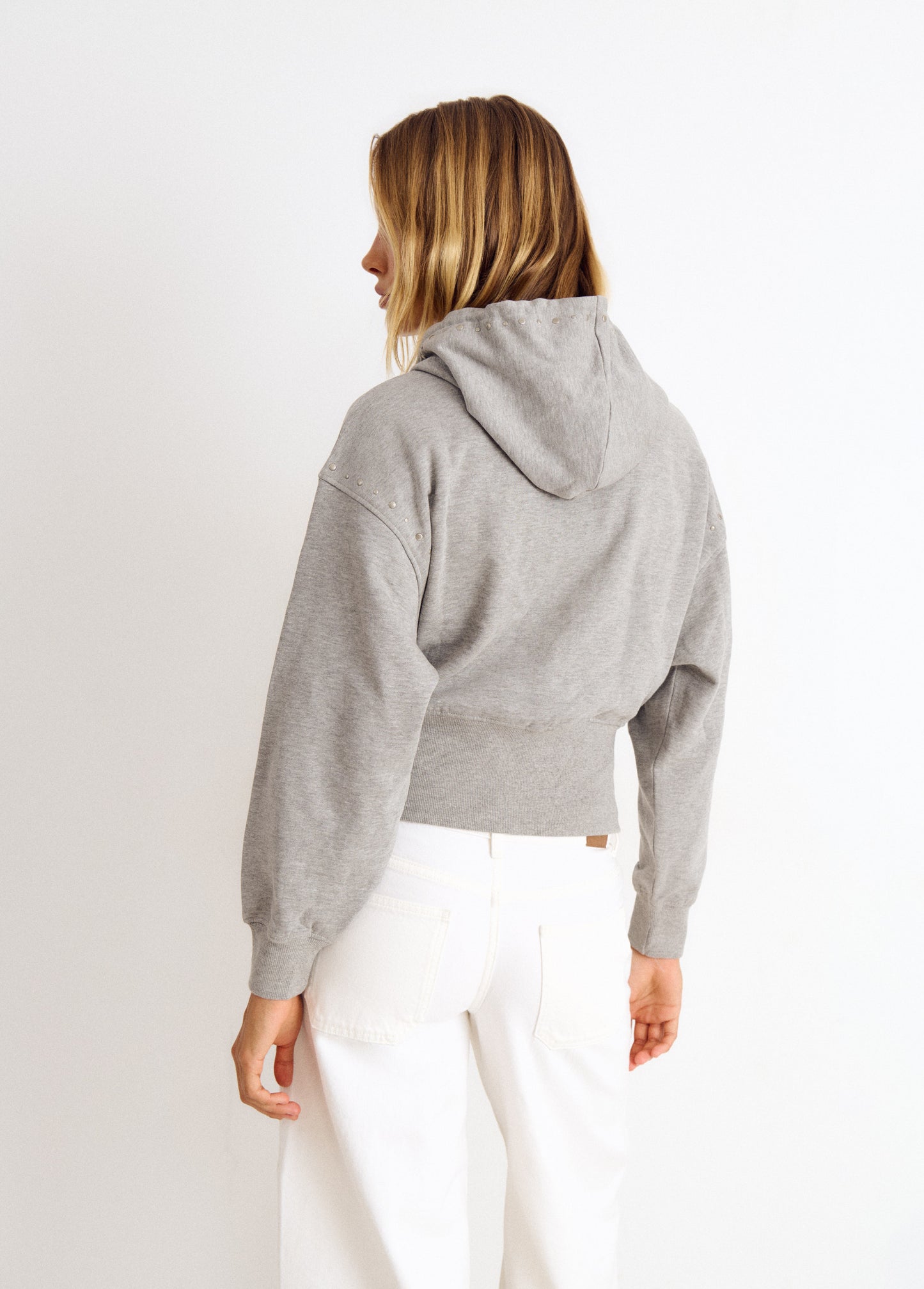 Sudadera capucha tachas