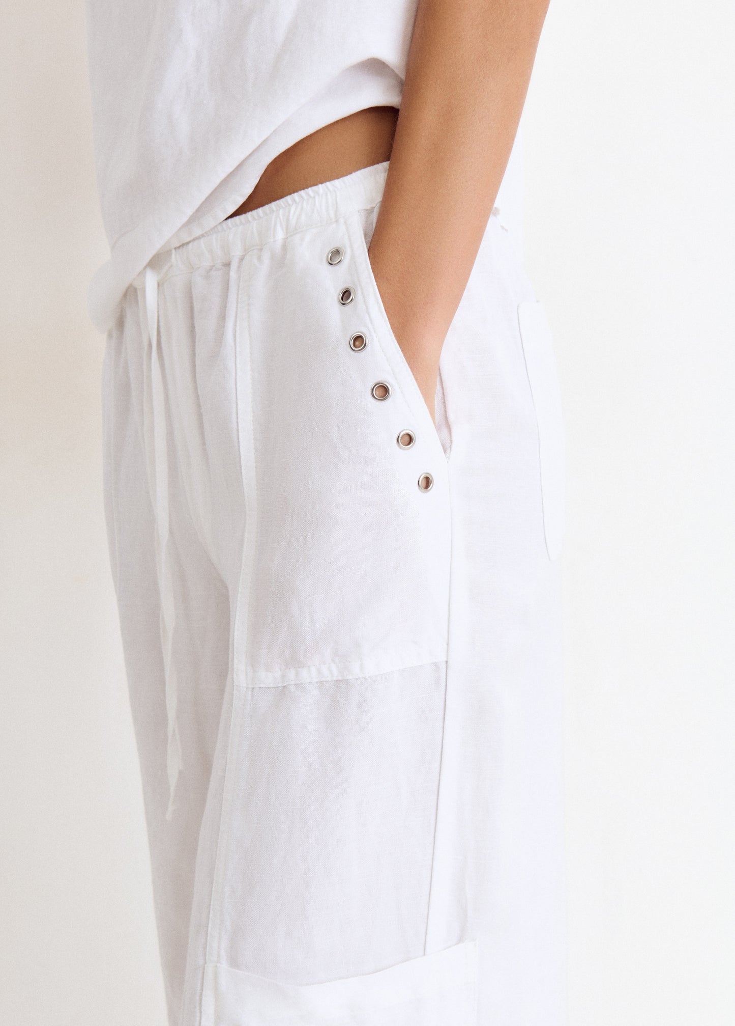 Pantalón bombacho lino detalle tachas