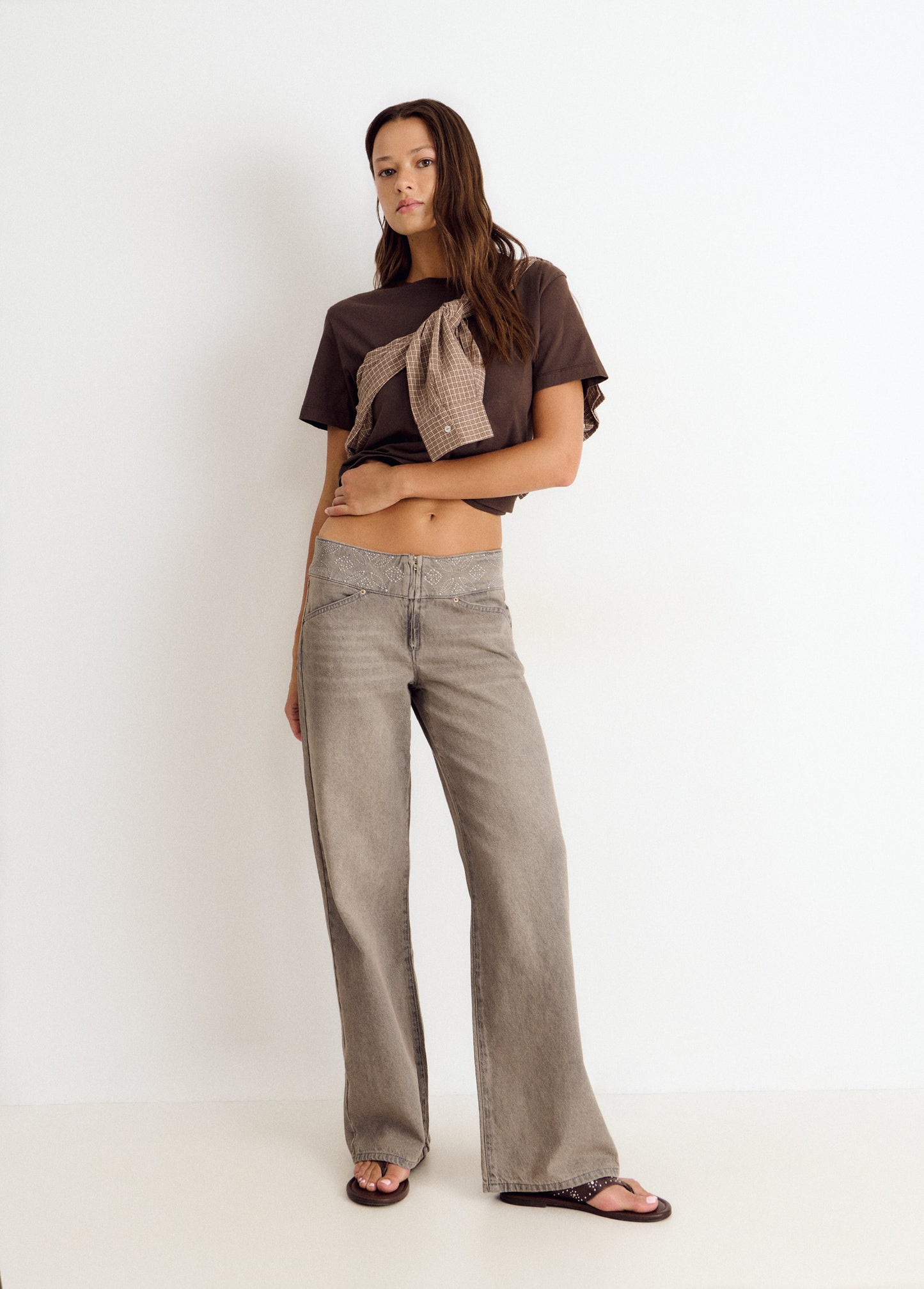 Jeans cinturilla ancha tachas
