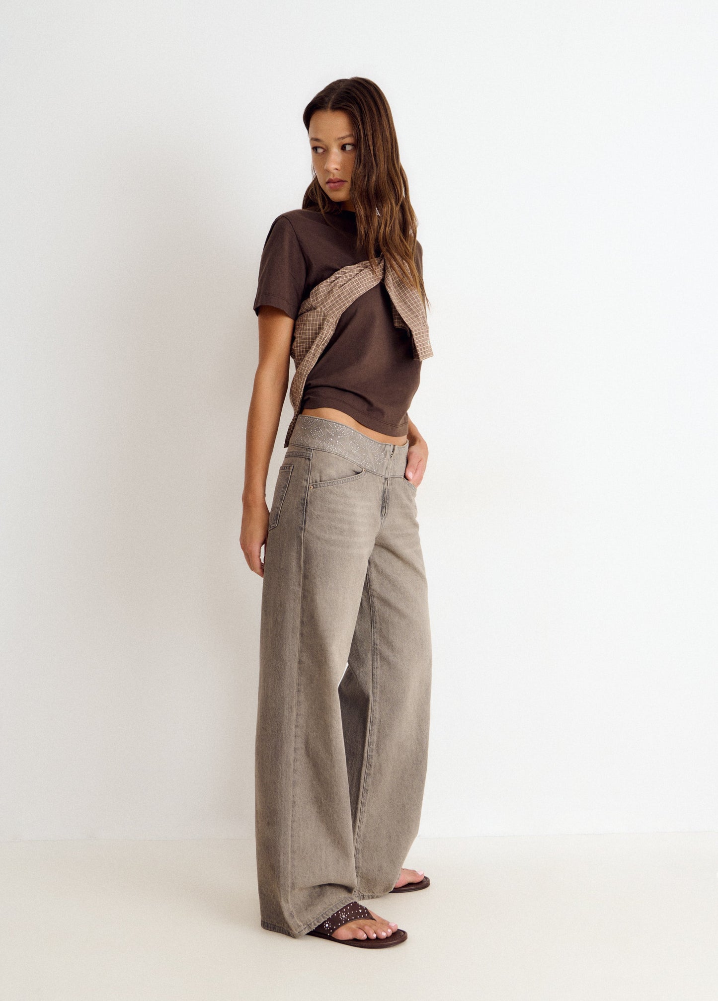 Jeans cinturilla ancha tachas