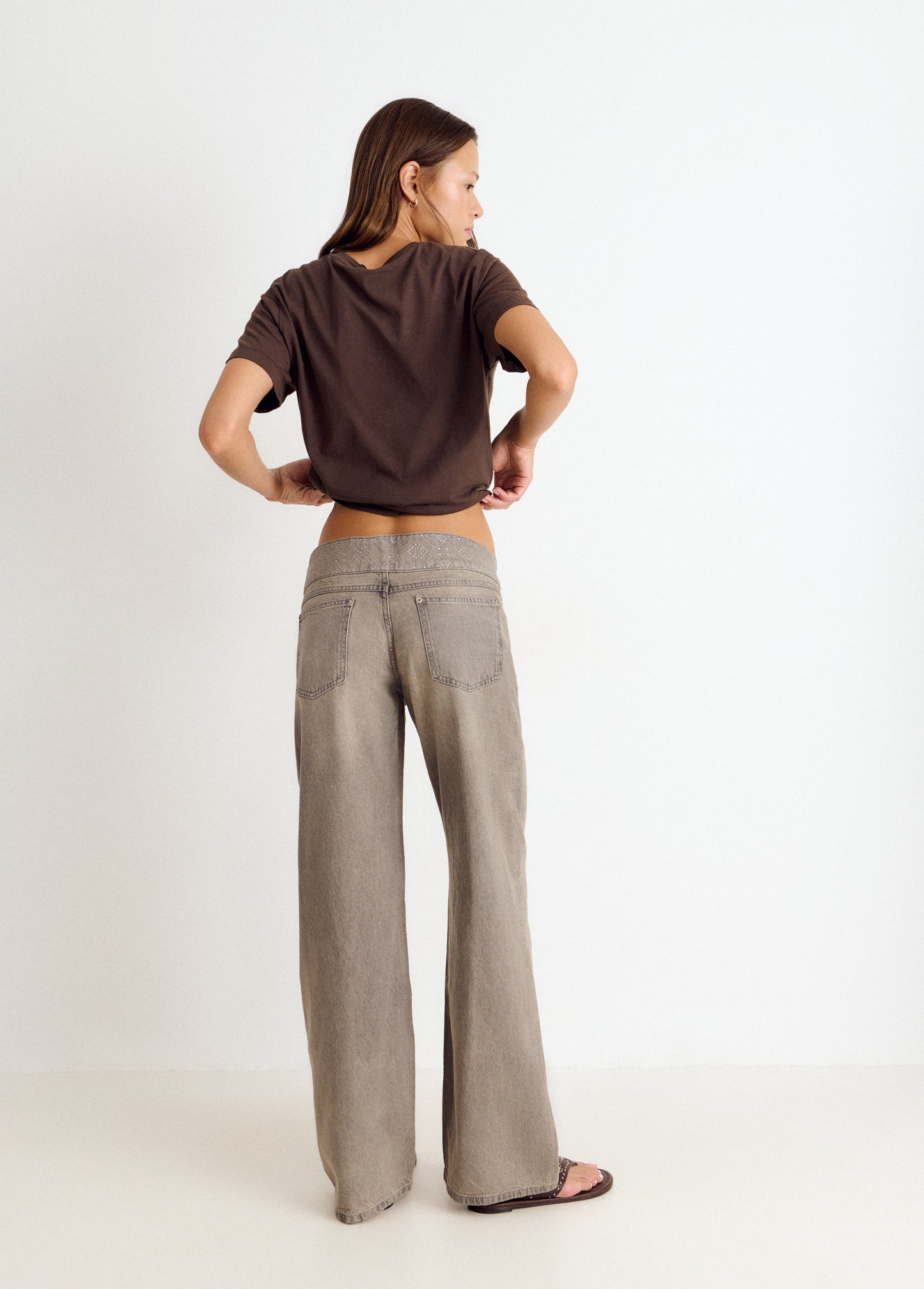 Jeans cinturilla ancha tachas
