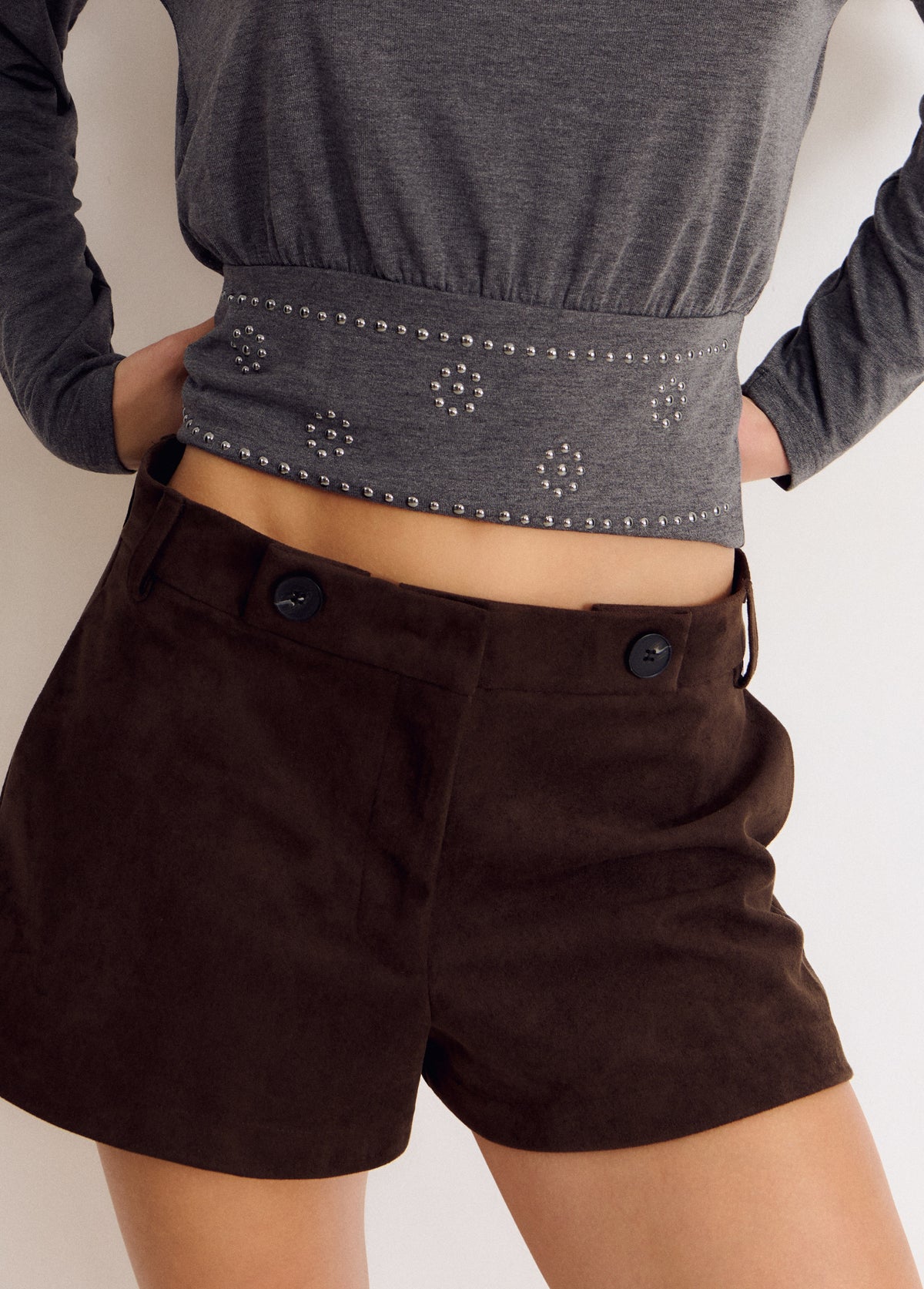 Camiseta goma ancha con tachas