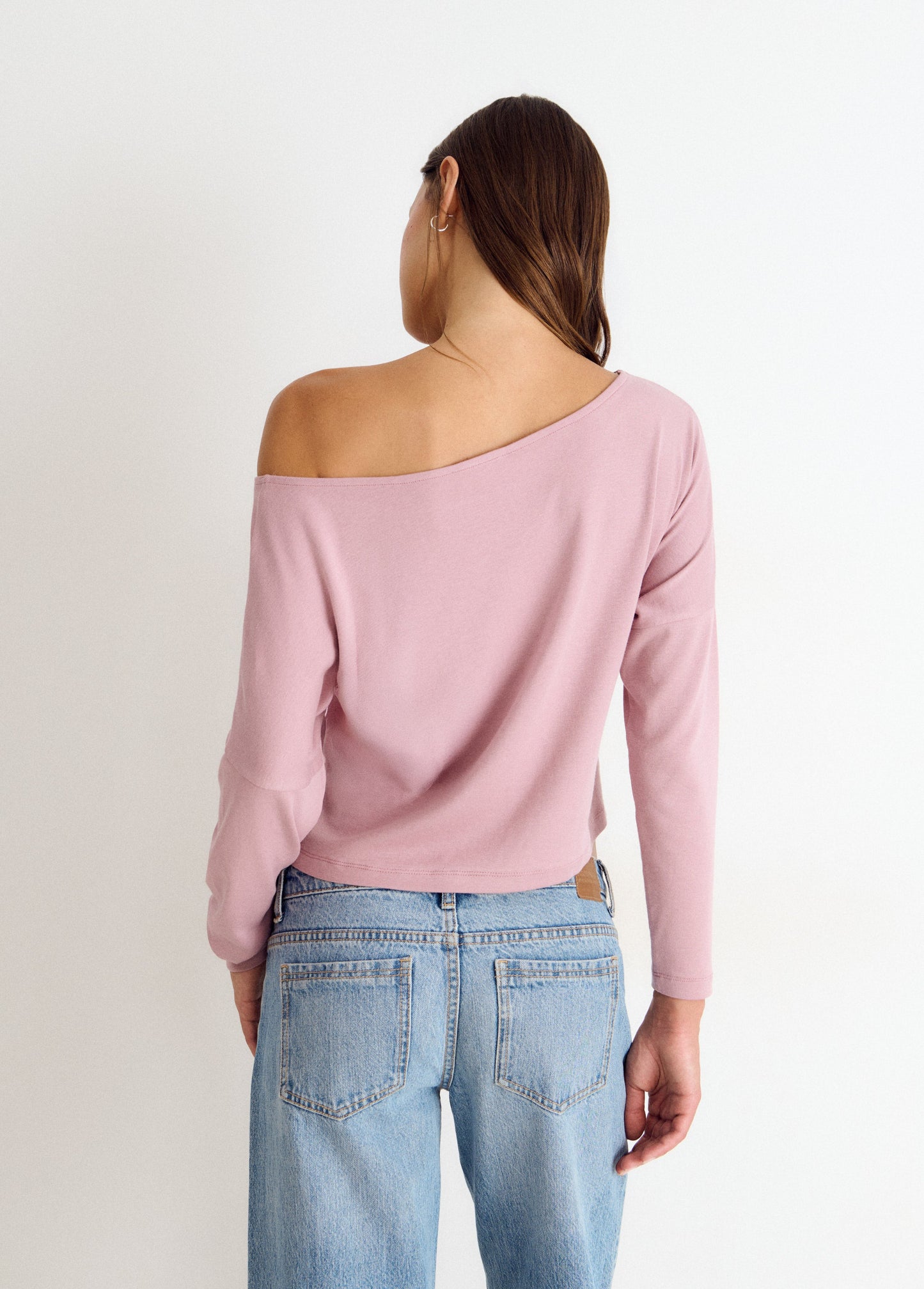 Camiseta pico tachas