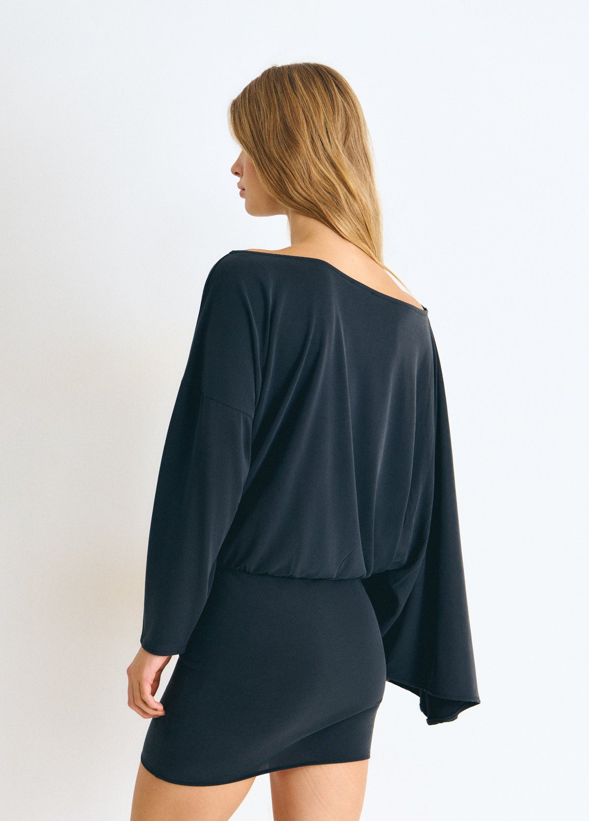 Vestido cupro manga capa