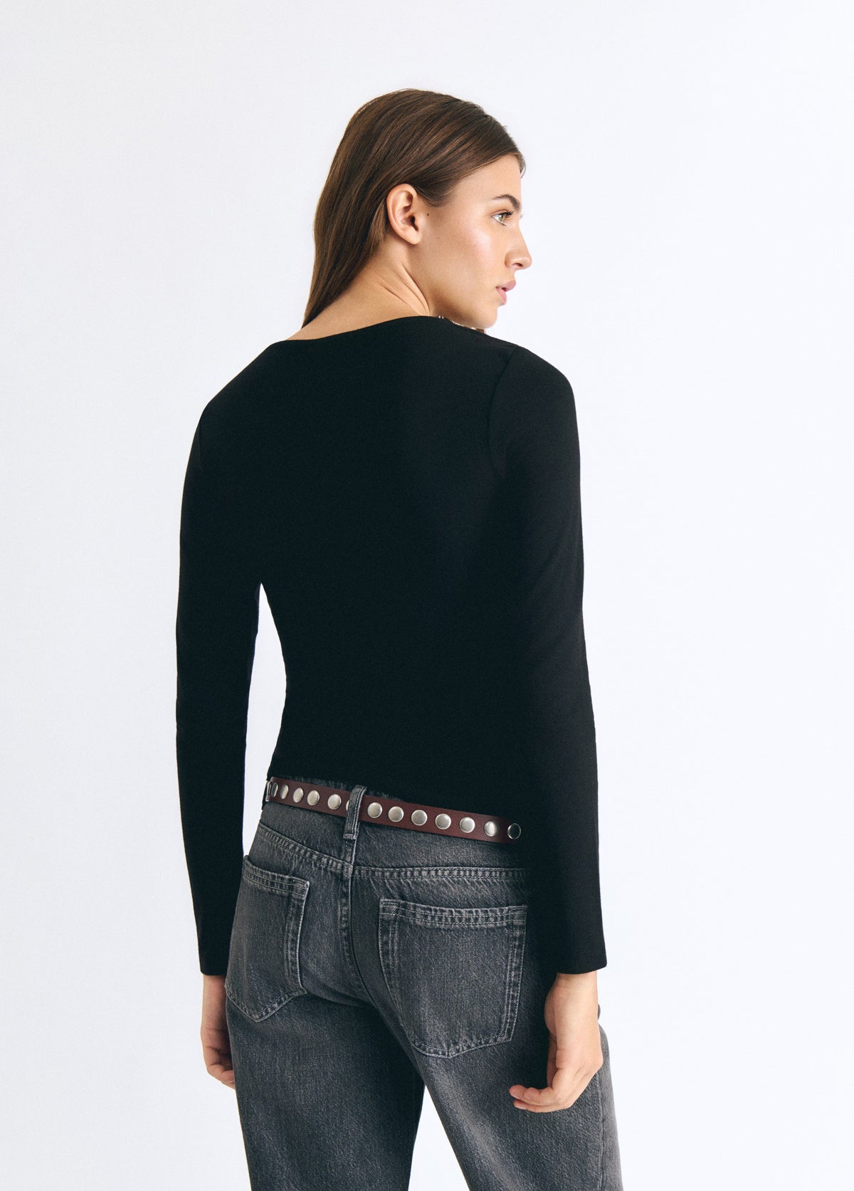 Camiseta cut out tachas