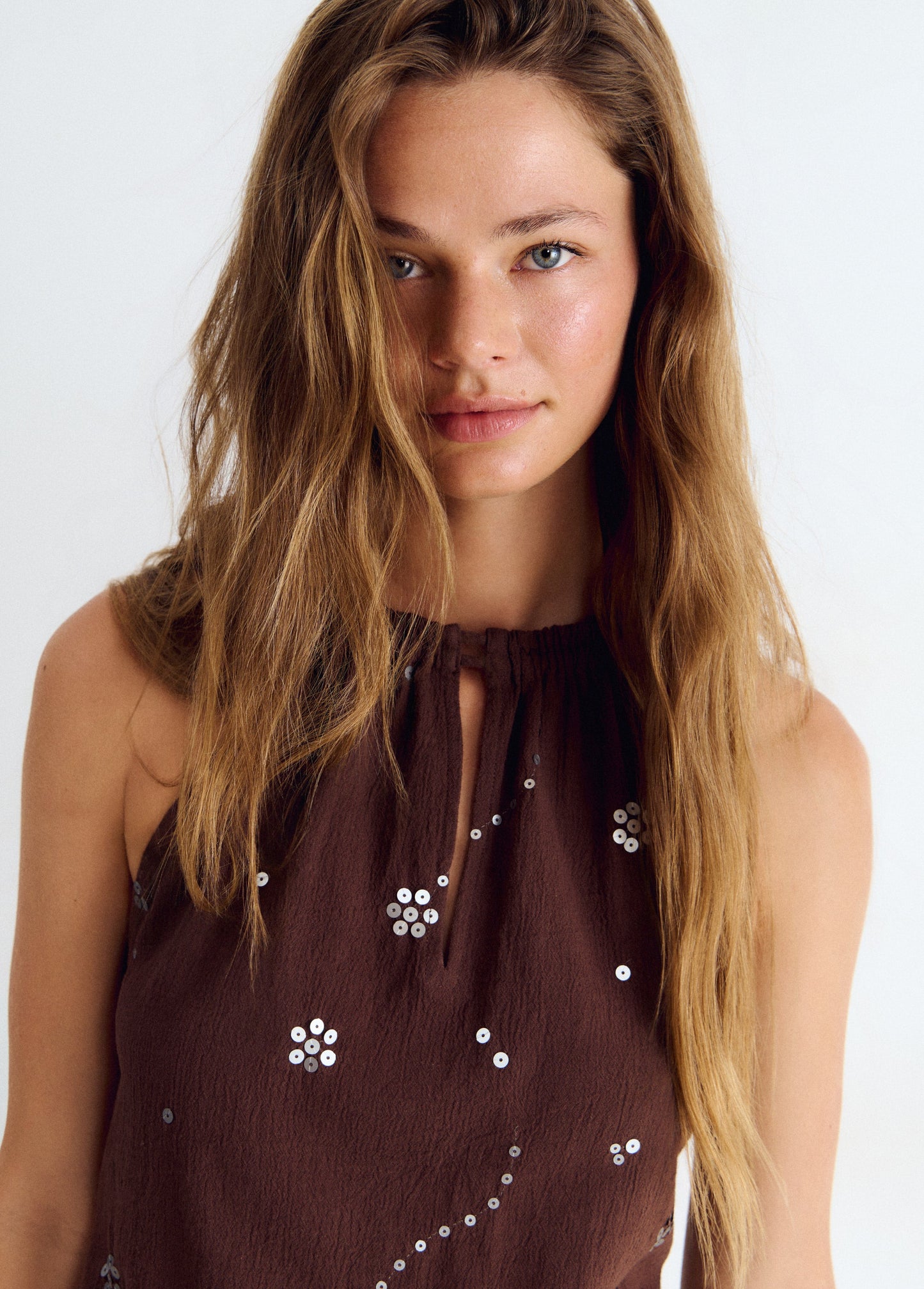Vestido halter lentejuelas