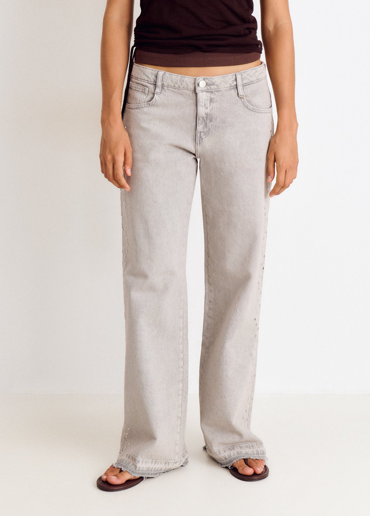 Jeans tachas laterales