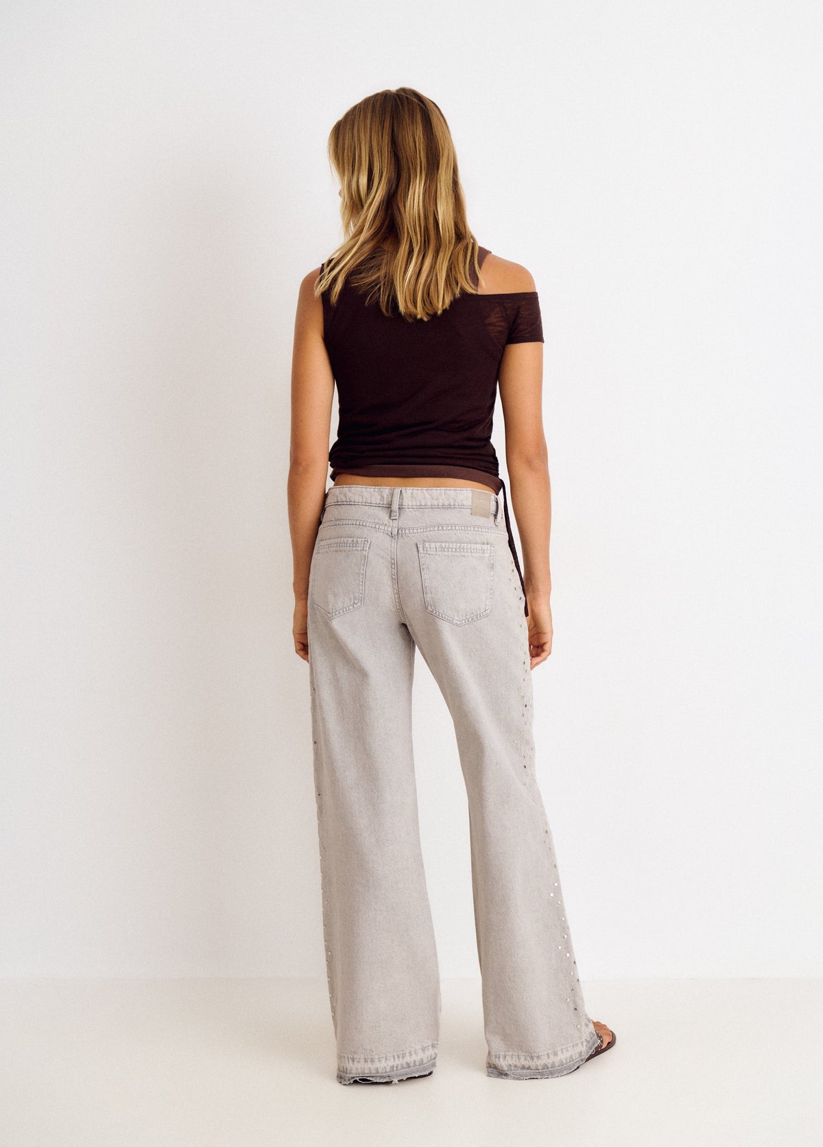 Jeans tachas laterales
