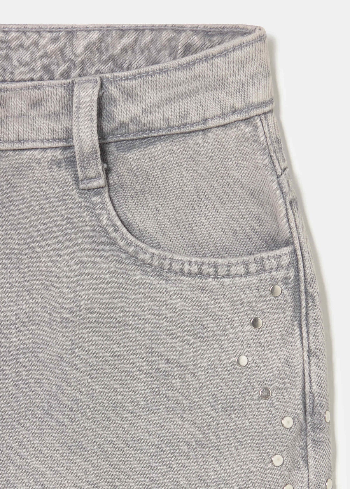 Jeans tachas laterales